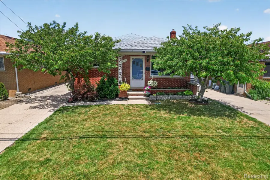 22435 Lange Street, Saint Clair Shores, MI 48080 - #3