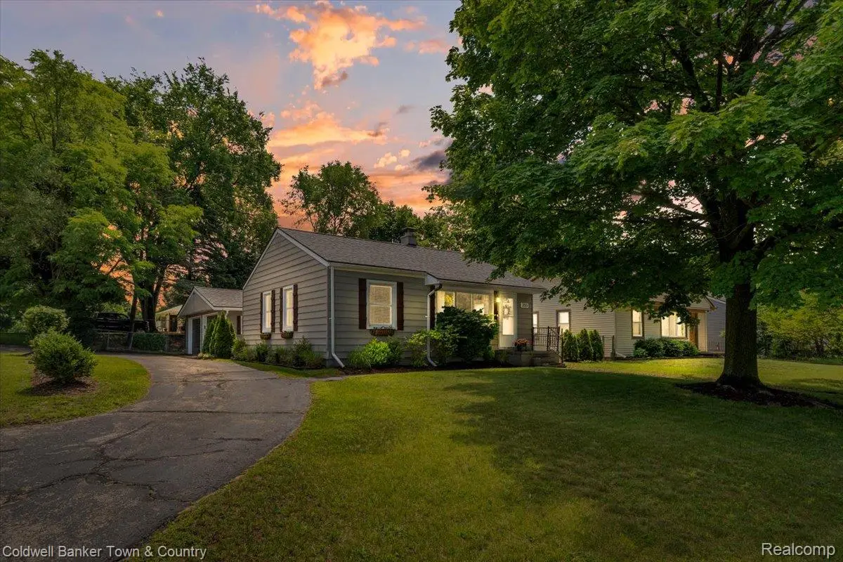 355 Rivard Boulevard, Waterford, MI 48327 - #1
