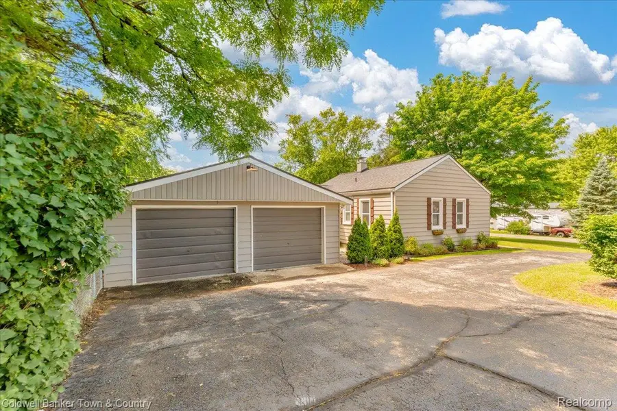 355 Rivard Boulevard, Waterford, MI 48327 - #3