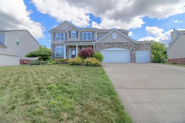 57649 Blossom Valley Trail, NewHudson, MI 48165