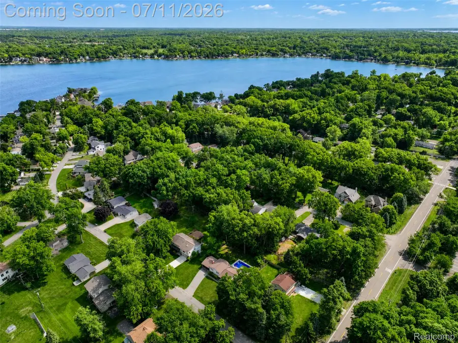 2479 Anchor Bay Lane, West Bloomfield, MI 48324 - #2