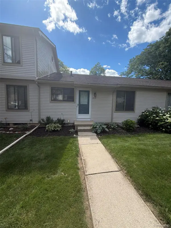 2118 Blue Lac Drive, Haslett, MI 48840