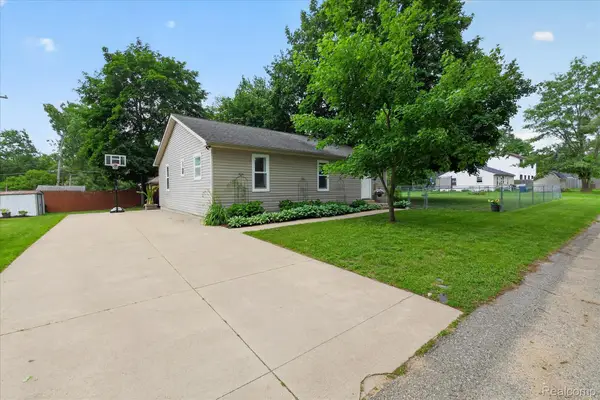 9115 Maplewood Drive, WhiteLake, MI 48386