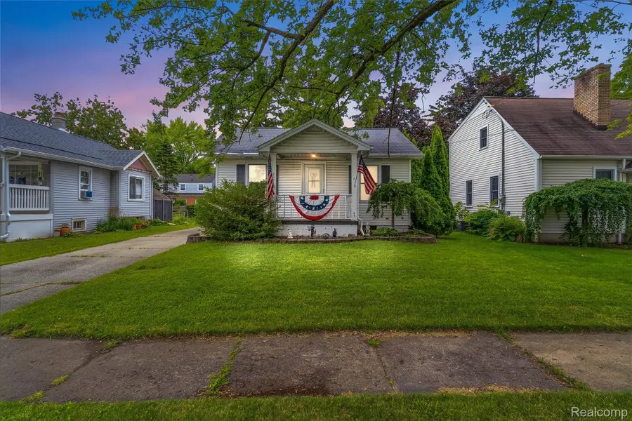 2018 Kollen Street, Saginaw, MI 48602 - #2