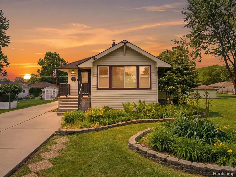 22620 Lake Boulevard, Saint Clair Shores, MI 48082 - #2