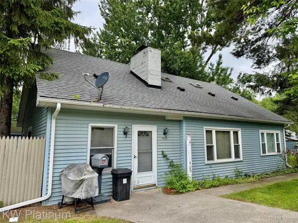 7955 Lakeshore Road, Burtchville, MI 48059