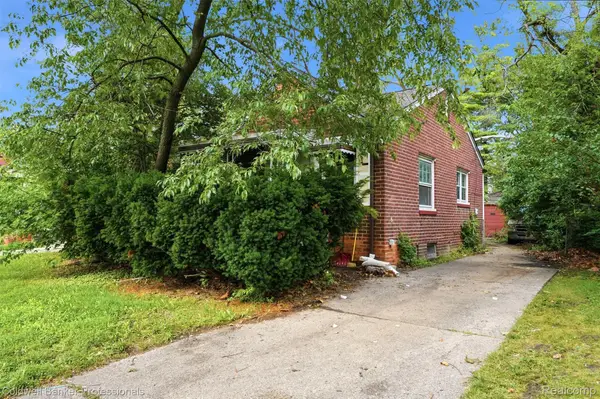 18262 Lindsay Street, Detroit, MI 48235