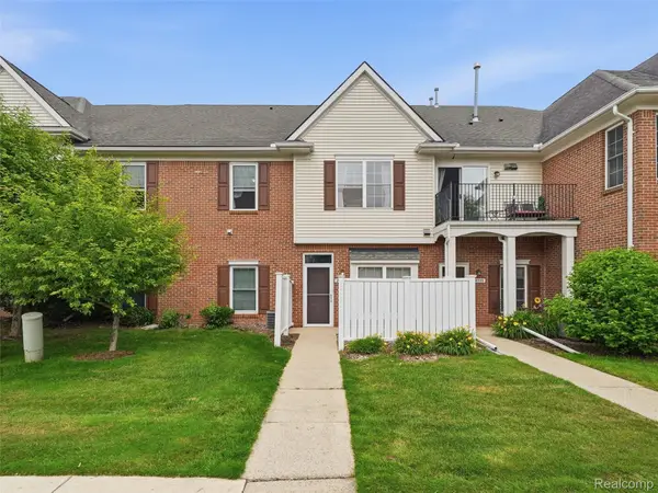 2858 Cottonwood Dr. Drive #Unit B, Waterford, MI 48328