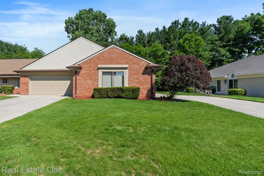 38563 Palm Meadow Drive, Clinton Township, MI 48036 - #2