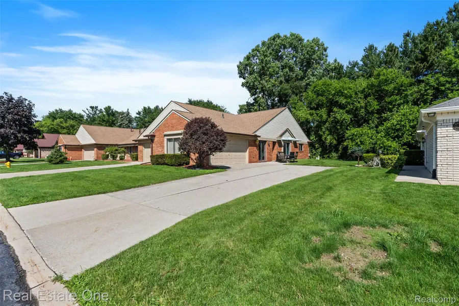 38563 Palm Meadow Drive, Clinton Township, MI 48036 - #3