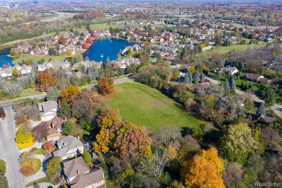 700 E Square Lake Road, Bloomfield, MI 48304 - #2