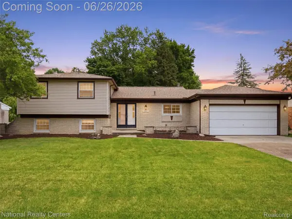 17418 Country Club Drive, Livonia, MI 48152