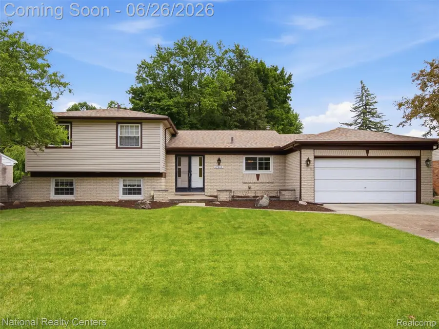 17418 Country Club Drive, Livonia, MI 48152 - #2