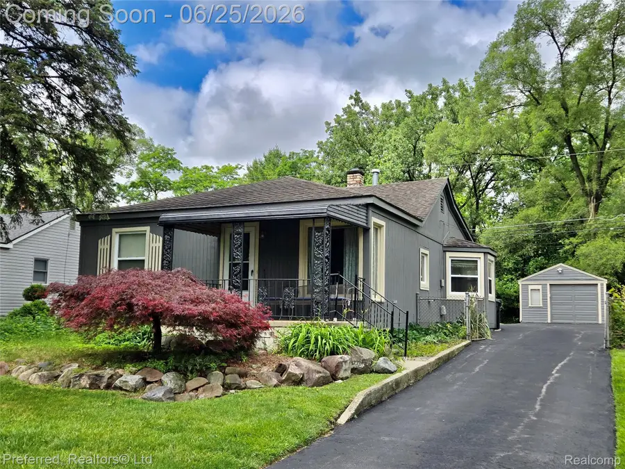15349 Deering Street, Livonia, MI 48154 - #2