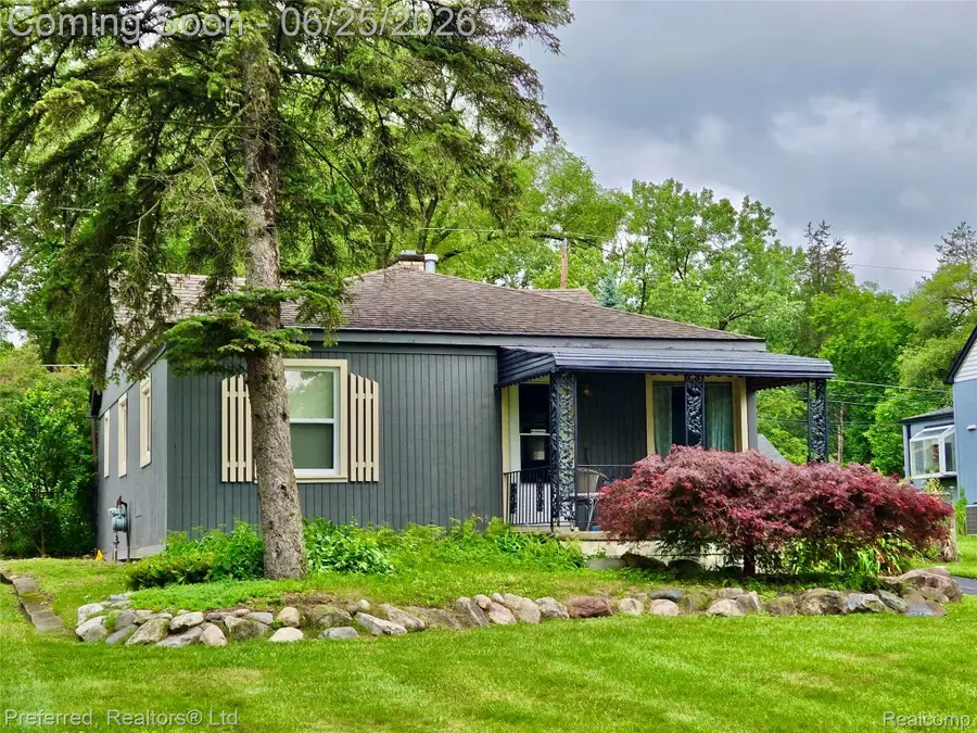 15349 Deering Street, Livonia, MI 48154 - #3