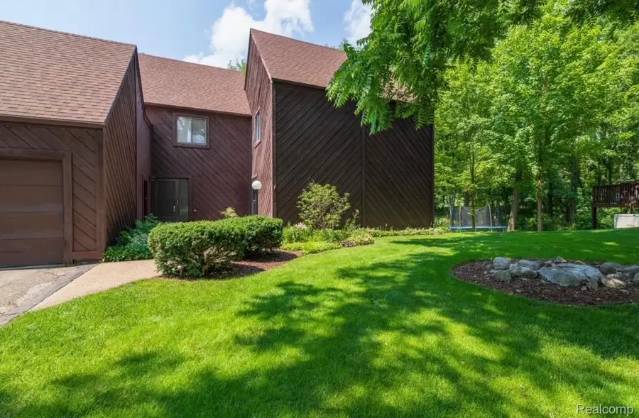 279 Fairway Court, Plainwell, MI 49080 - #3