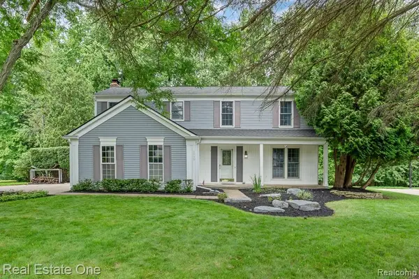 1377 Barneswood Lane, RochesterHills, MI 48306