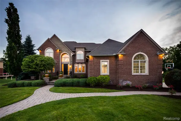 24935 Ravine Drive, SouthLyon, MI 48178