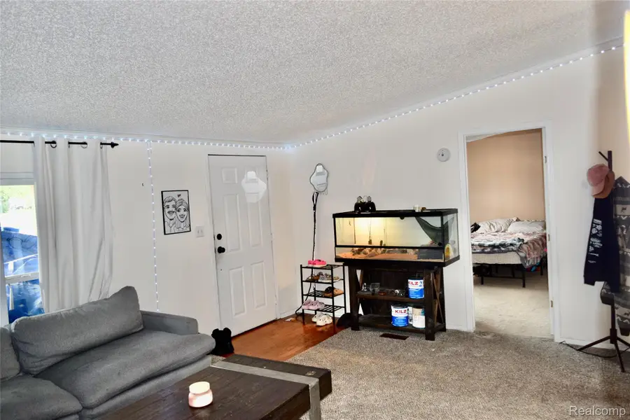 2140 S Dye Road, Flint, MI 48532 - #2