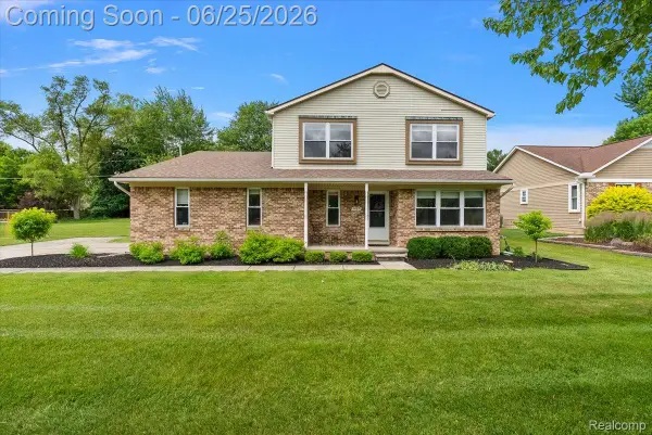 45071 Yorkshire Drive, Novi, MI 48375