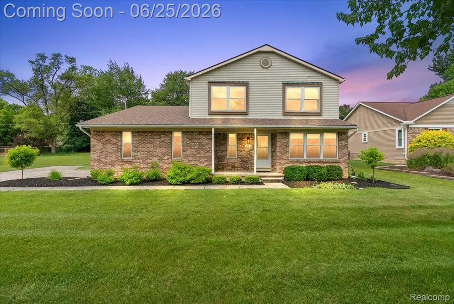 45071 Yorkshire Drive, Novi, MI 48375 - #2