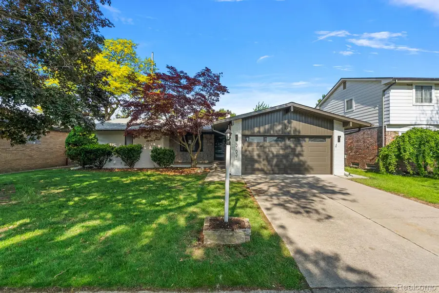 31031 Champine Street, Saint Clair Shores, MI 48082 - #2