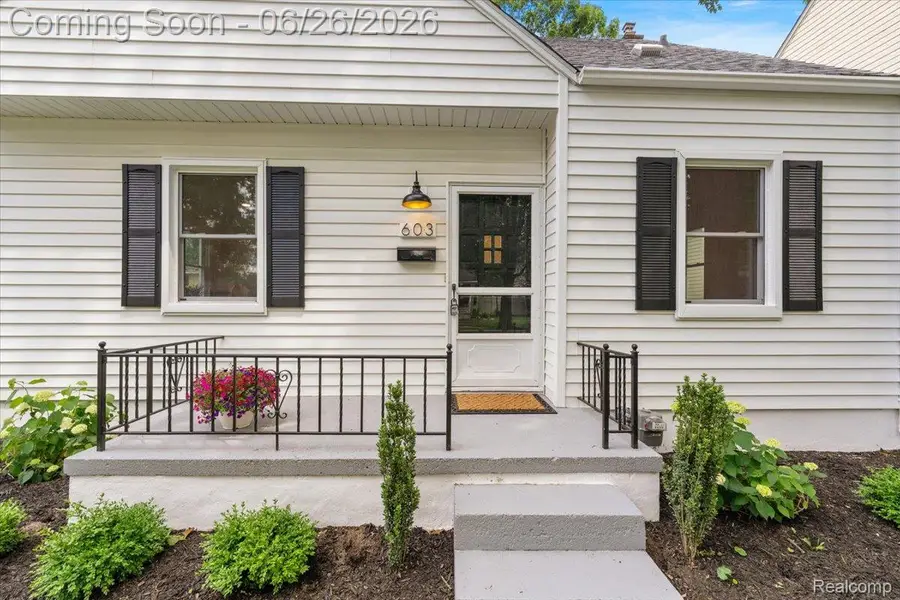 603 S Vermont Avenue, Royal Oak, MI 48067 - #2