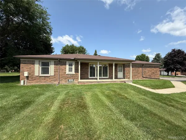 49747 Jefferson Court, Utica, MI 48315