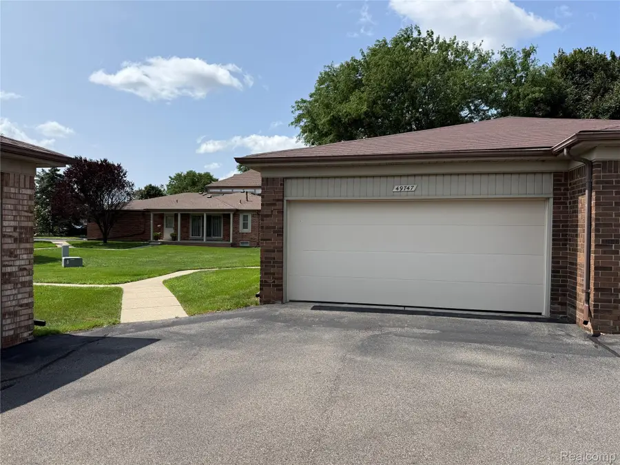 49747 Jefferson Court, Utica, MI 48315 - #3