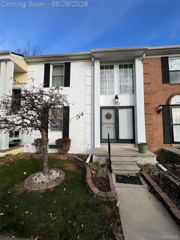 37407 Charter Oaks Boulevard, ClintonTownship, MI 48036