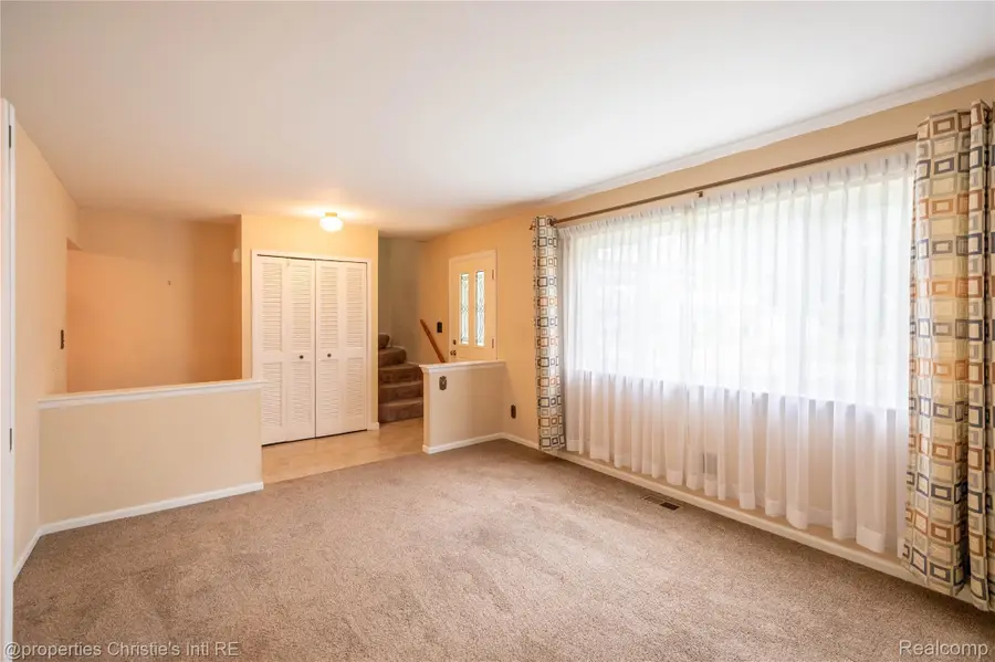 11675 Monsbrook Court, Sterling Heights, MI 48312 - #2