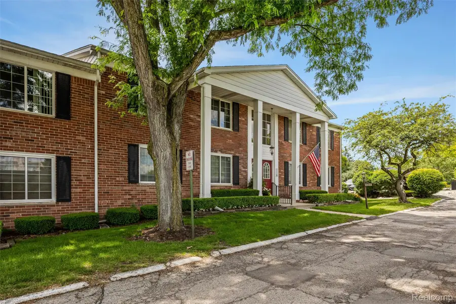 2426 Mulberry Square #55, Bloomfield Hills, MI 48302 - #2