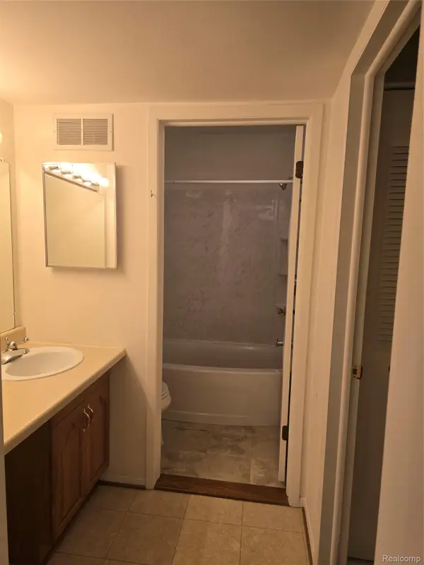 833 Bloomfield Village Boulevard #C, AuburnHills, MI 48326