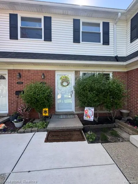 45746 Kensington, Utica, MI 48317