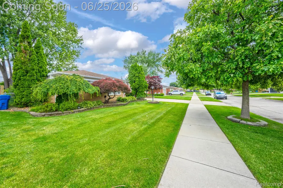 13818 Collins Drive, Warren, MI 48088 - #3