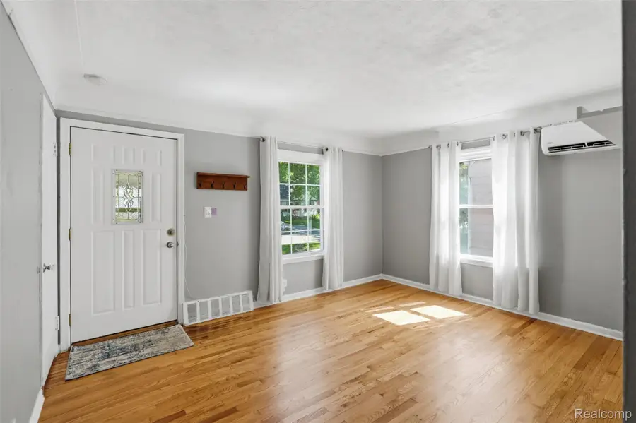 26357 Eton Avenue, Dearborn Heights, MI 48125 - #3