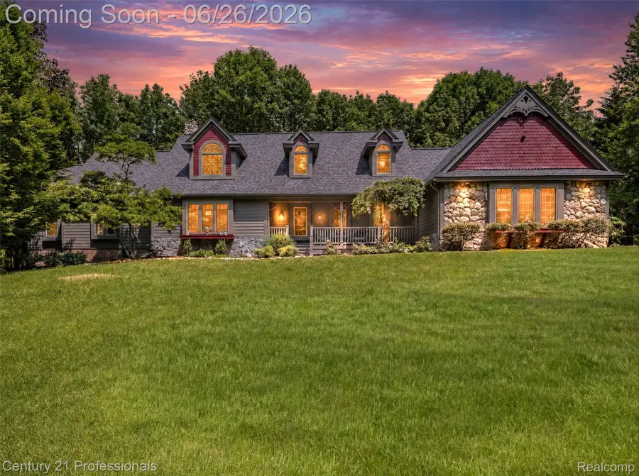 9200 Fox Hollow Road, Clarkston, MI 48348 - #2