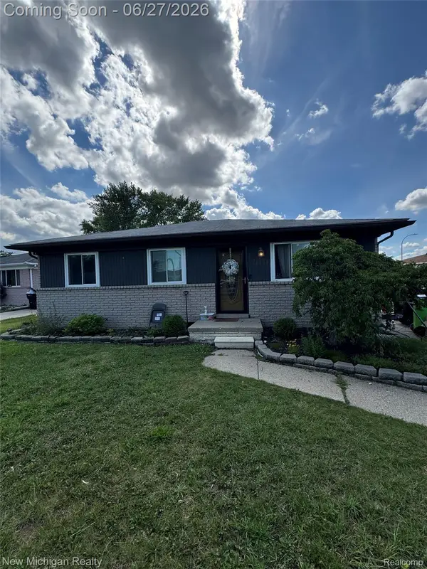 28555 Secretariat Court, Roseville, MI 48066