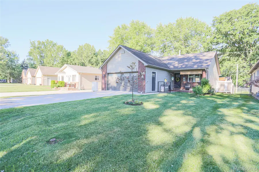 39567 Macomber Street, Harrison, MI 48045 - #2