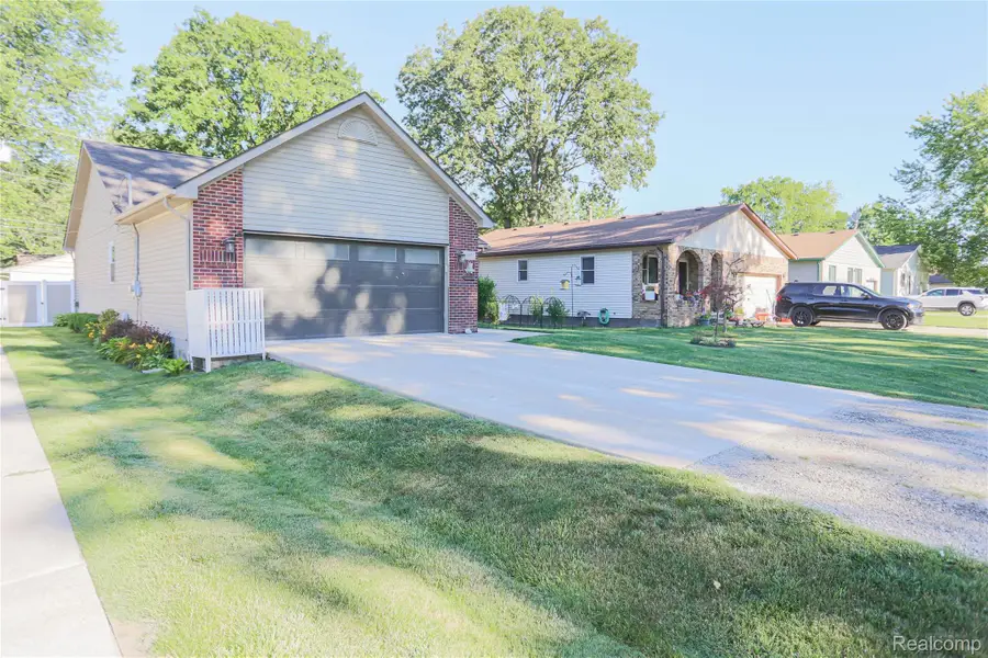 39567 Macomber Street, Harrison, MI 48045 - #3