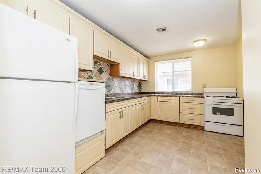 3951 Ziegler Street, Dearborn Heights, MI 48125 - #3