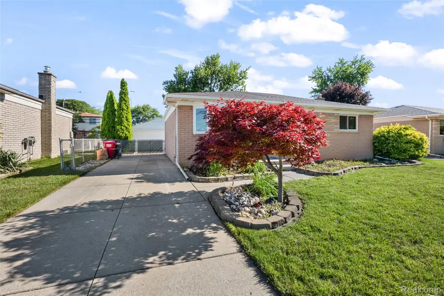 15641 Common Road, Roseville, MI 48066 - #3