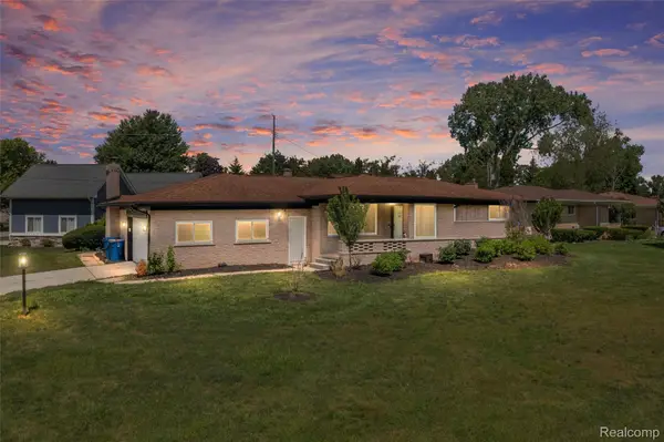 174 Pleasant Lake Drive, Waterford, MI 48327