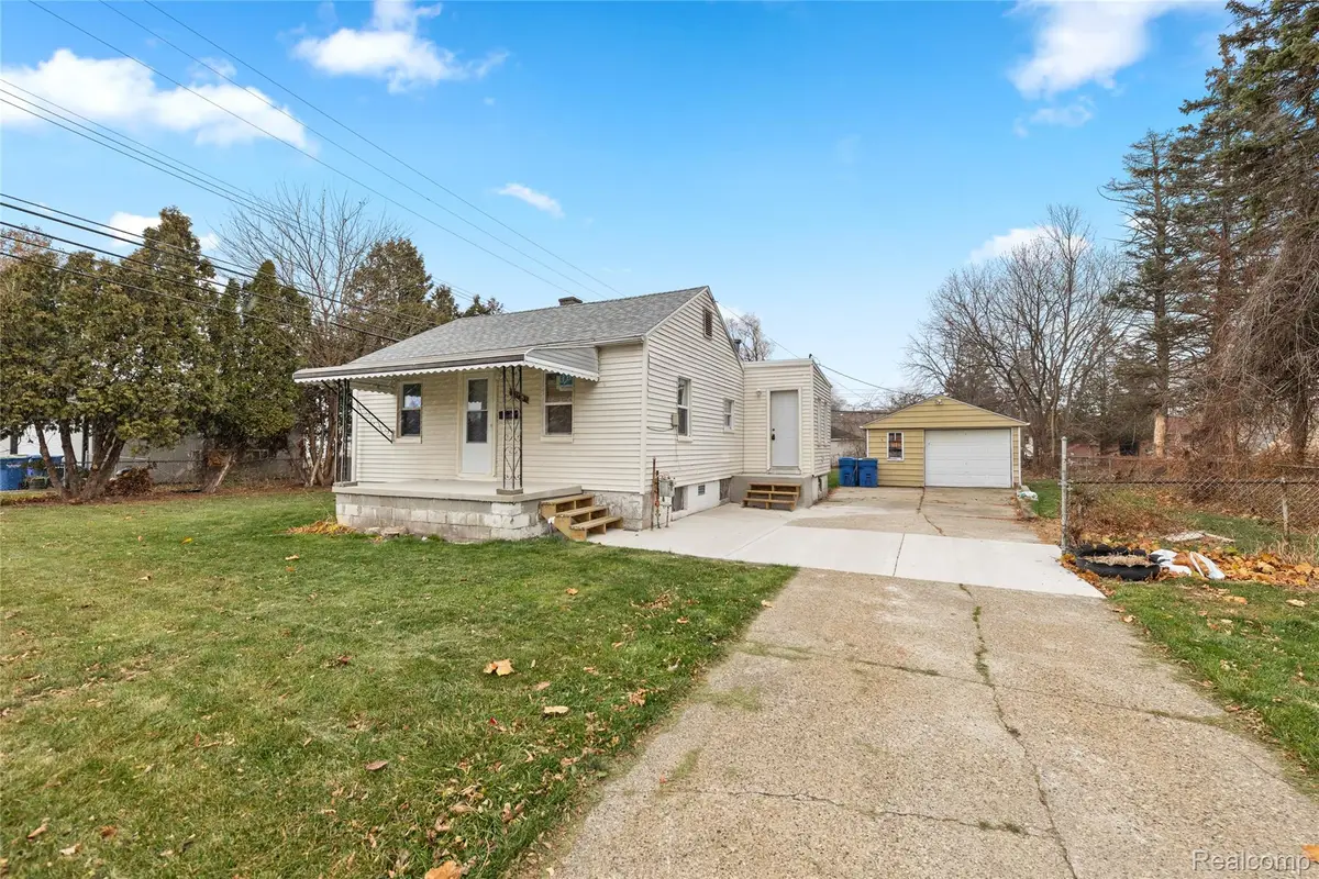 21118 Wellington Avenue E, Warren, MI 48089 - #1