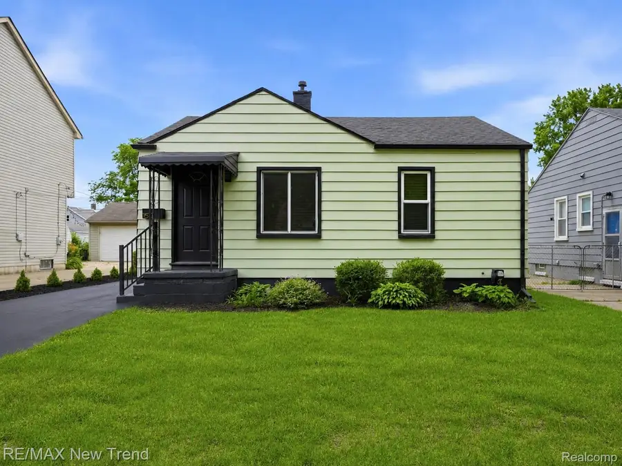 1512 E Maxlow Avenue, Hazel Park, MI 48030 - #3