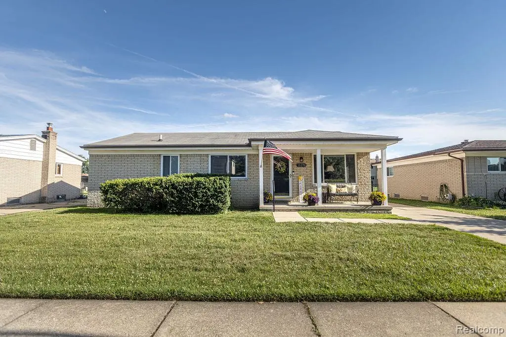 15270 Cambridge Drive, Fraser, MI 48026 - #1