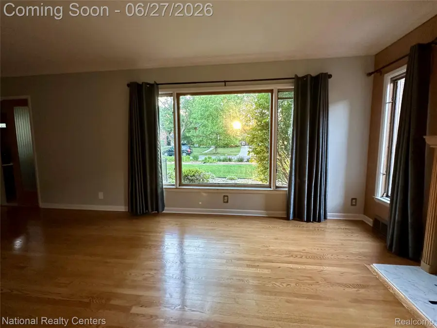 821 Pemberton Road, Grosse Pointe Park, MI 48230 - #3