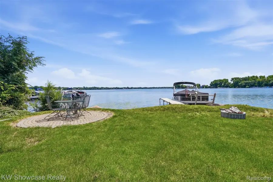 301 S Pontiac Trail, Walled Lake, MI 48390 - #2