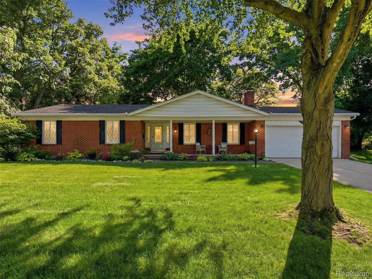 36829 Lansbury Lane, Farmington, MI 48335 - #1