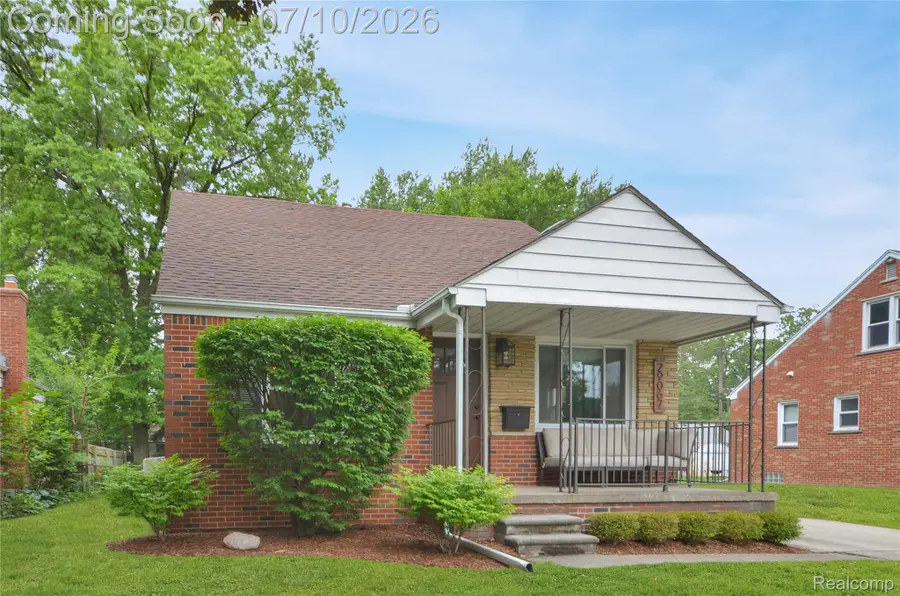 29067 Milton Avenue, Madison Heights, MI 48071 - #2